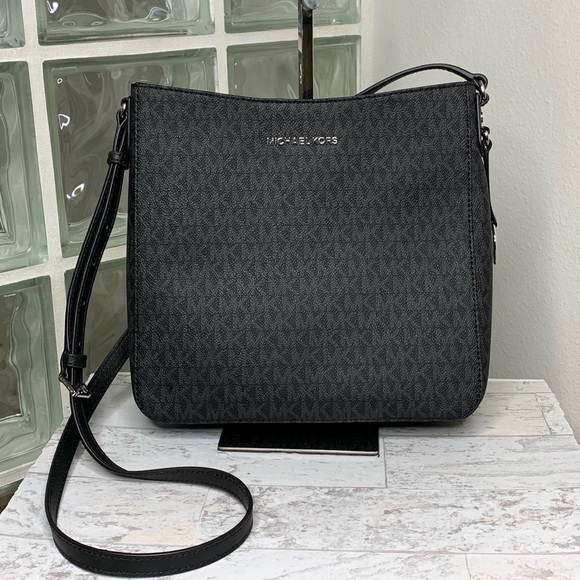 Michael Kors Handbags - 🔥Sale🔥NWT❗️Michael Kors Bag Crossbody Black